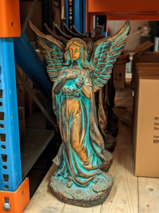 Beeld engel met bloemenkrans 46cm eliassen.nl