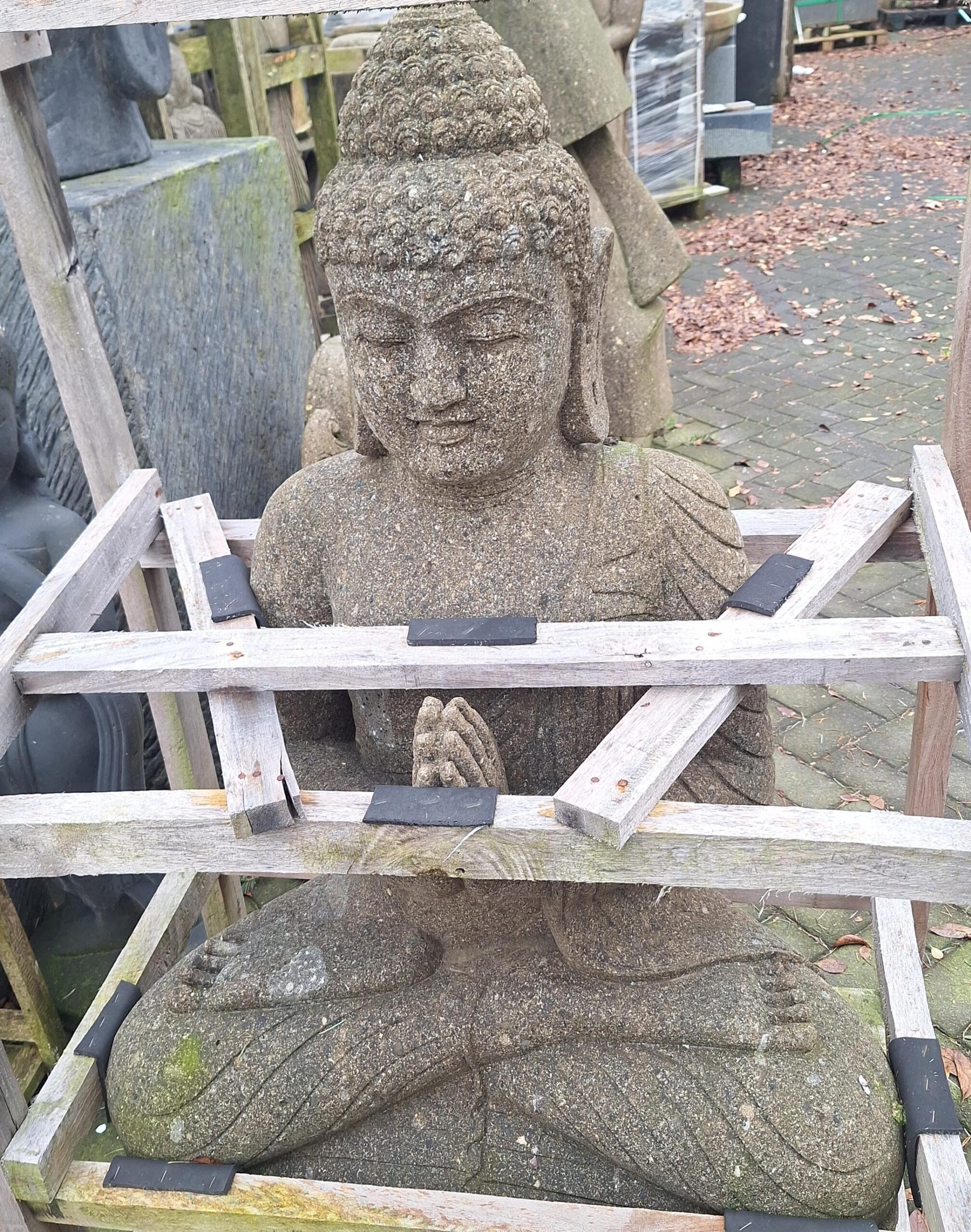 Buddha-Statue auf Lotosgruß 100cm aus Grünstein