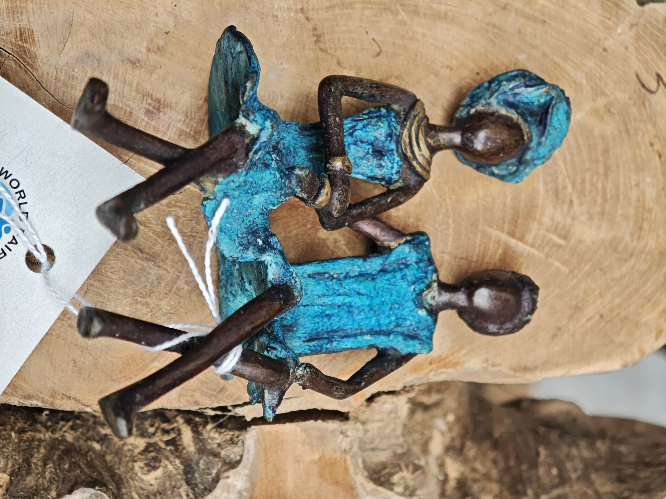 Afrikaans bronzen beeld Paar met hangende benen blauw 13cm