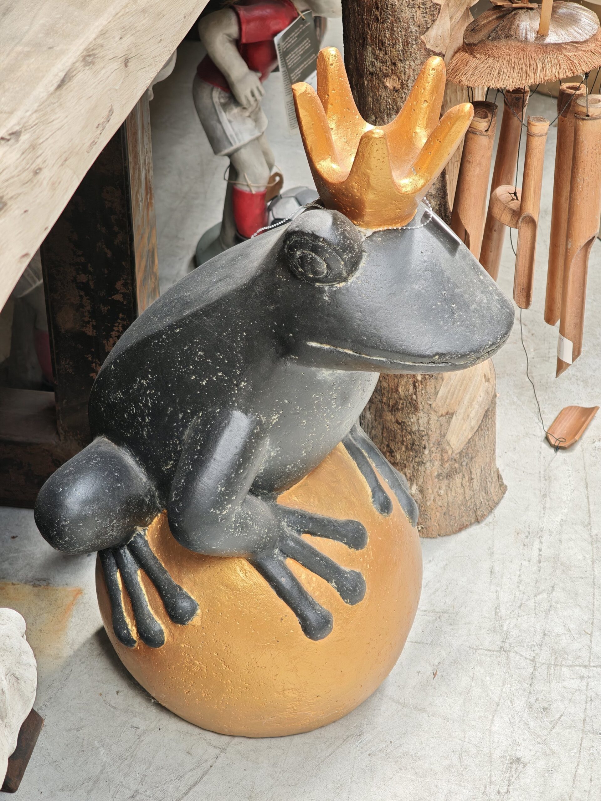 Konings Kikker op gouden bol 70cm