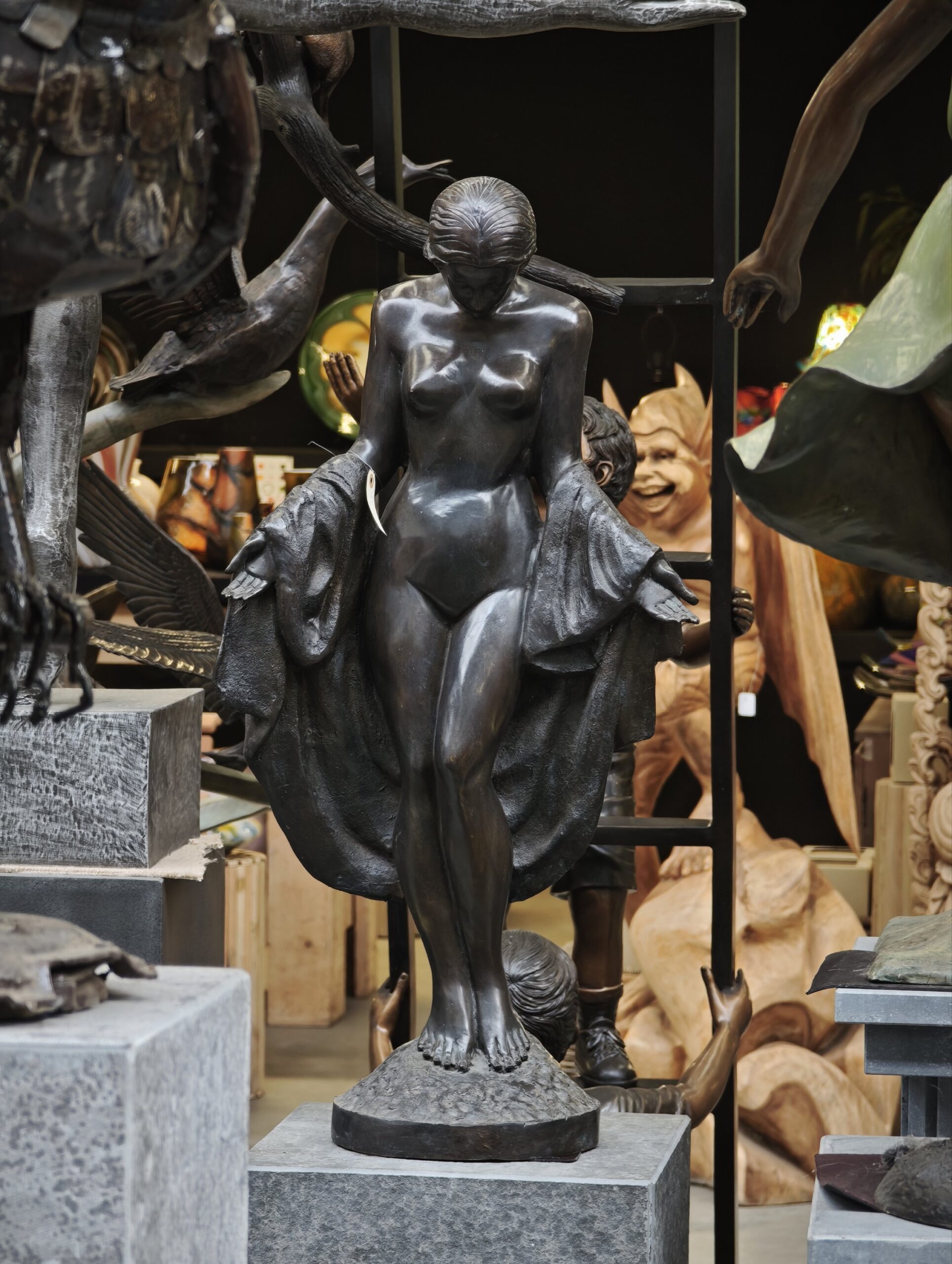 Bronzestatue nackte Frau 97cm