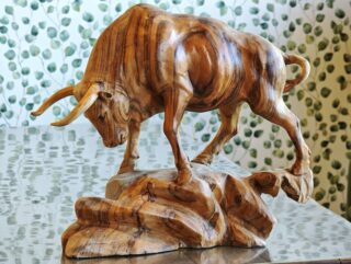 Houten beeld Sina stier 50cm