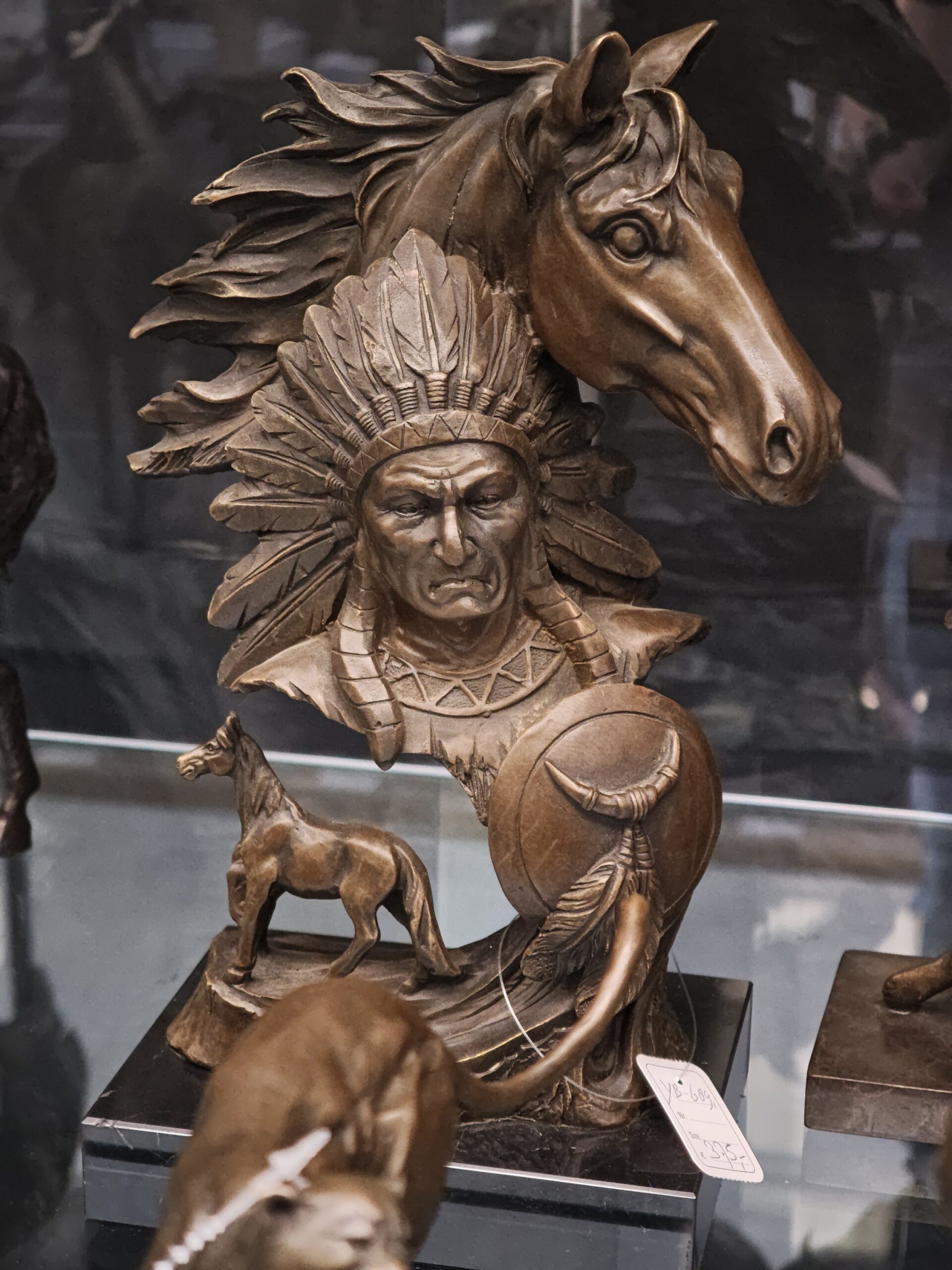 Indiaan en paard in brons 32cm