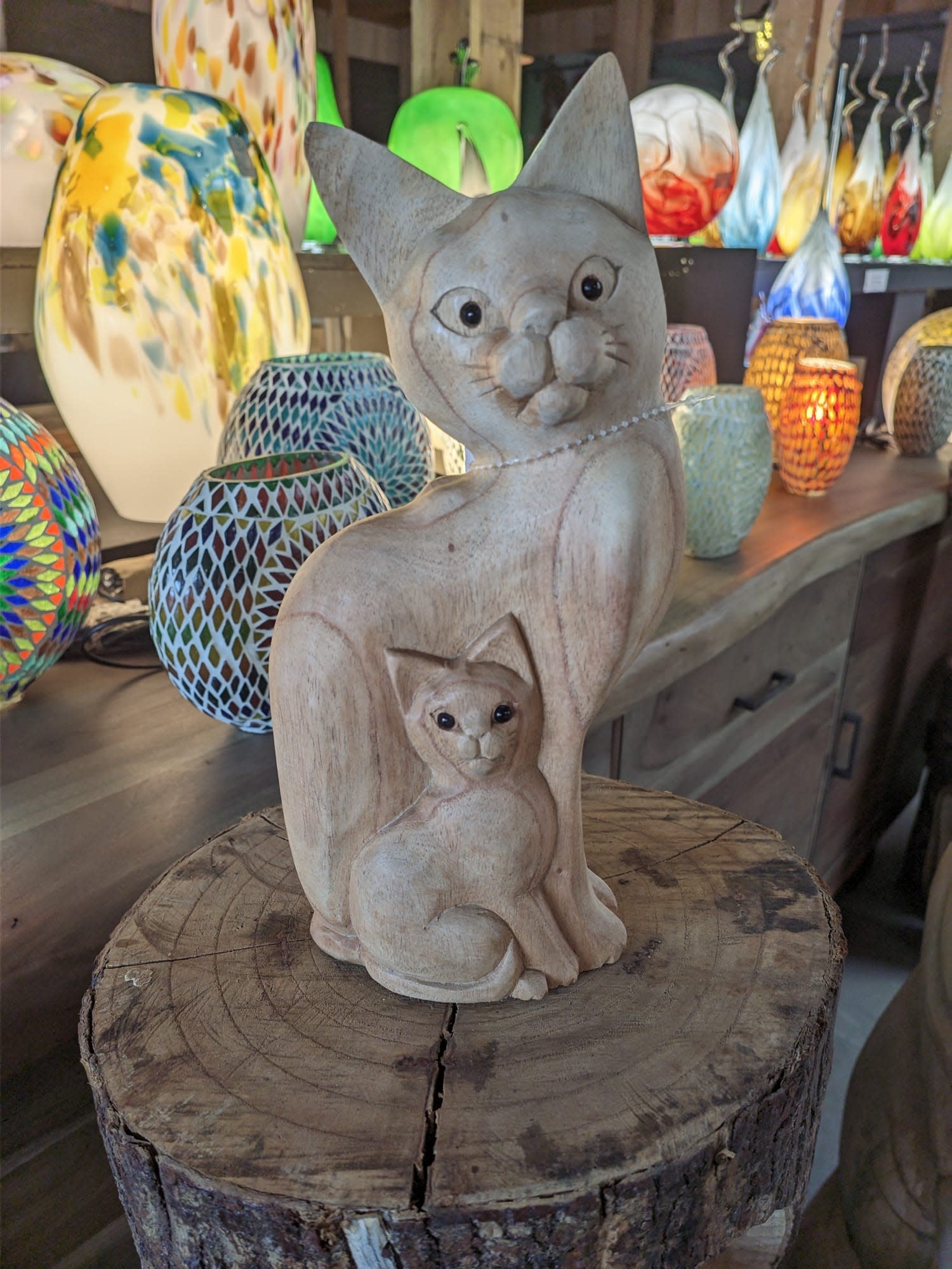180048 Holzskulptur Katze mit Kätzchen eliassen.nl