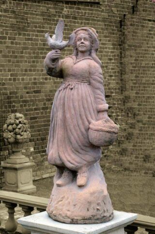 Statue classic Woman with pigeon 147cm - eliassen.nl