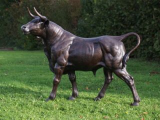 Bronzeskulptur Stier - eliassen.nl
