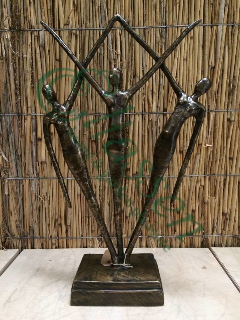 Bronzen beeld van 3 staande mensen | Eliassen.nl