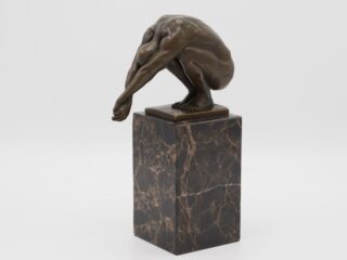 Bronzetaucher auf Sockel - eliassen.nl