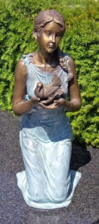 Bronze Mädchen mit Taubengrün - eliassen.nl