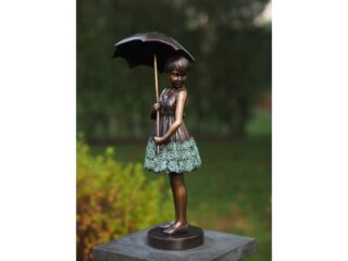 Bronze girl with umbrella - Eliassen.com