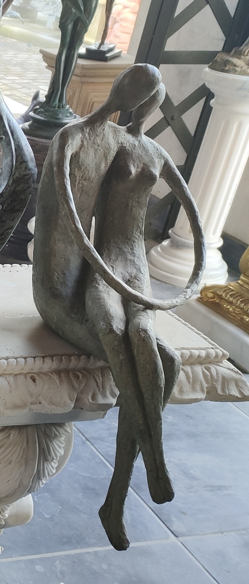 bronzen omarmend liefdespaar - eliassen.nl