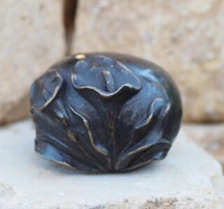 Bronzeurne mit Kelchblumen - eliassen.nl