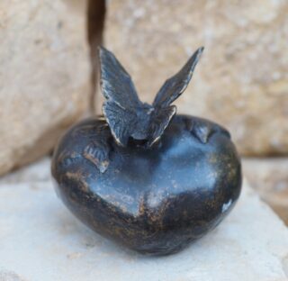 Bronze Urne mit Schmetterling - eliassen.com