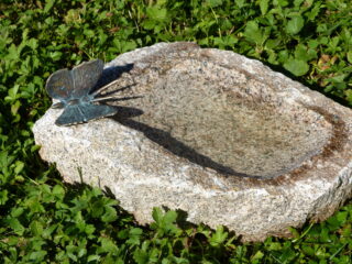 Eliassen Insektentränke Granit mit Bronze Schmetterling
