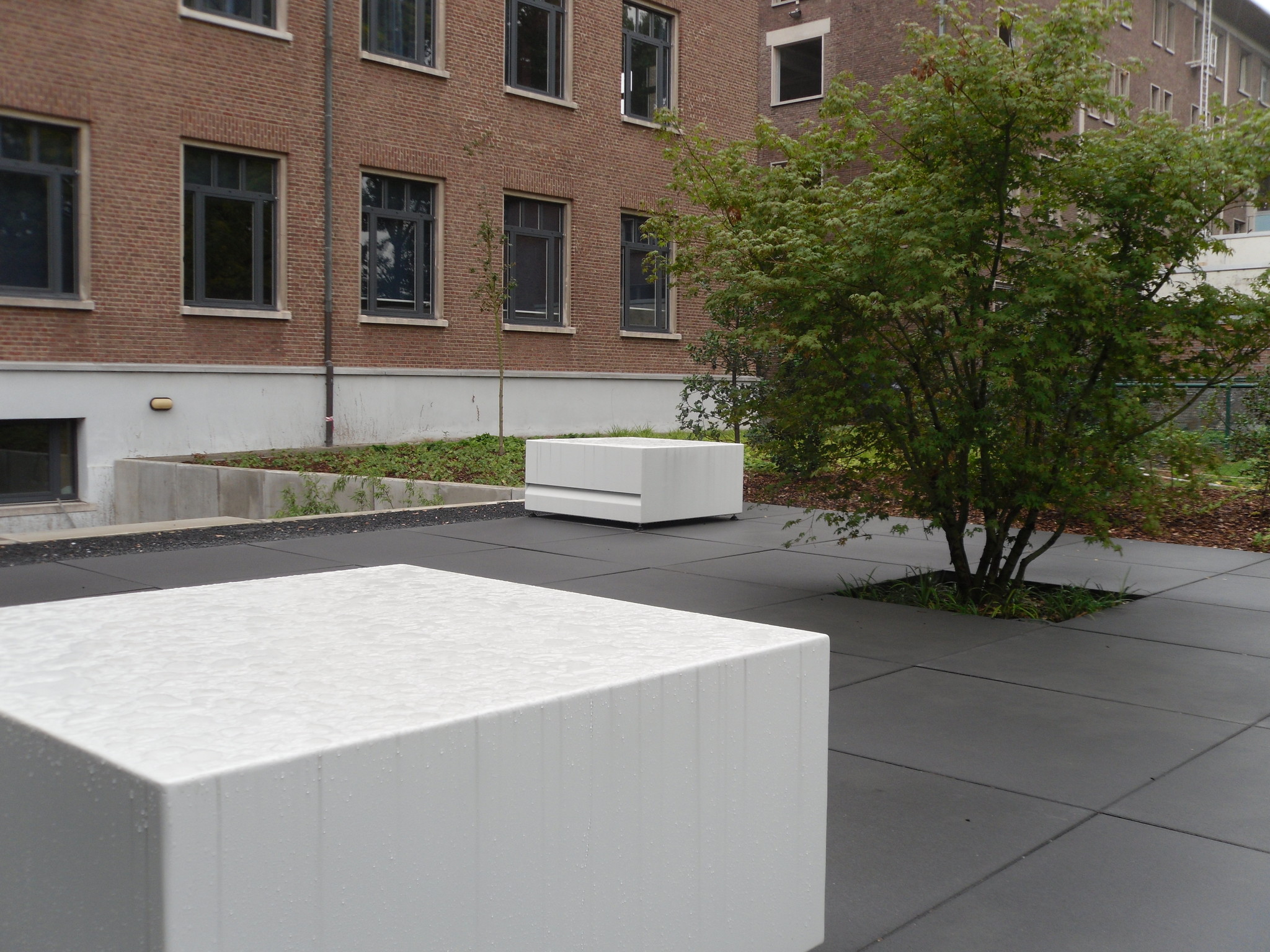 Eliassen Pedestal Aluminium