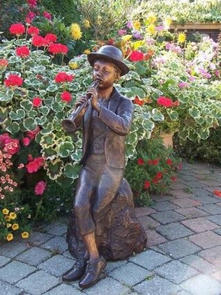 Eliassen Spray figure bronze boy with flute