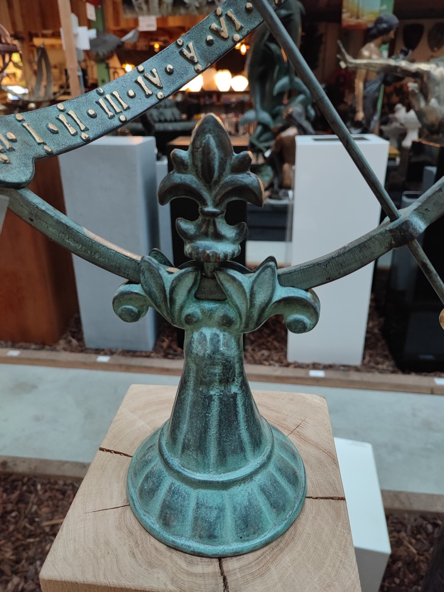 Eliassen Sonnenuhr Bronze auf hohem Sockel Ga0221 - Eliassen.nl