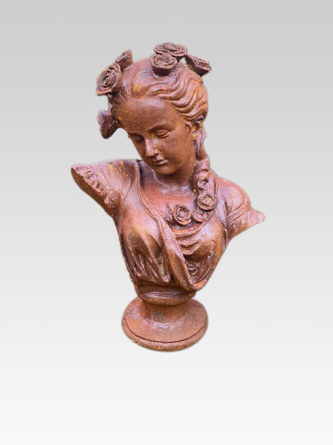 gietijzeren vrouwen buste met roosjes - eliassen.nl