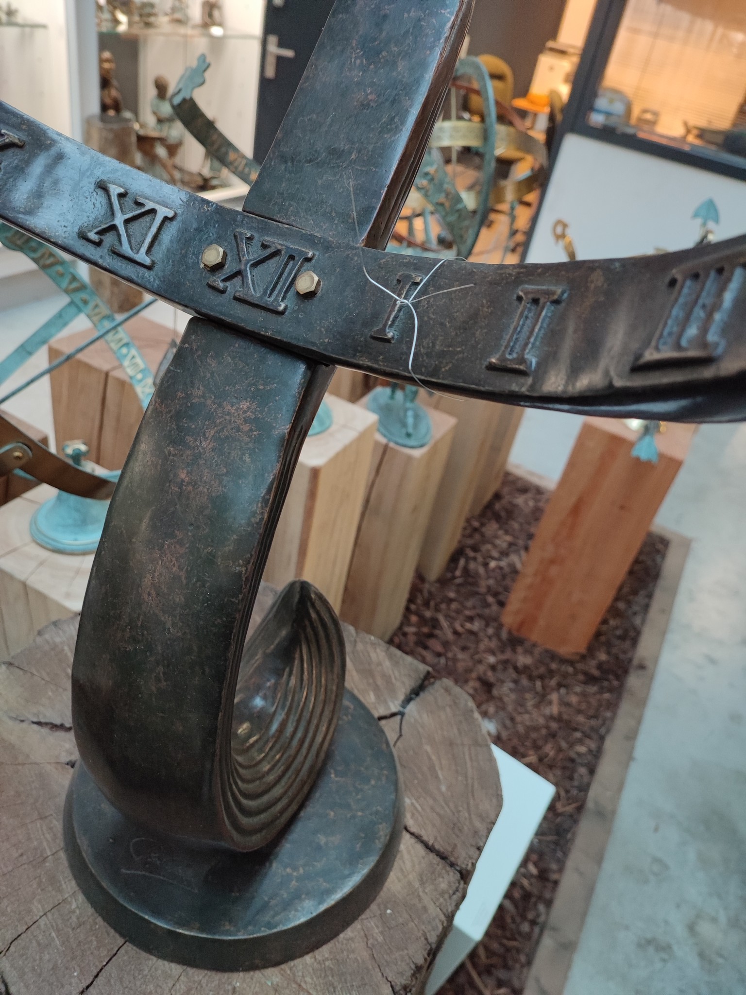 Large sundial bronze 90cm Ga0387 - Eliassen.nl