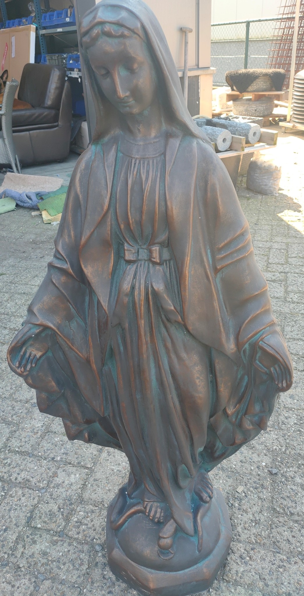 Statue of Mary with spread arms 80cm Bronze color