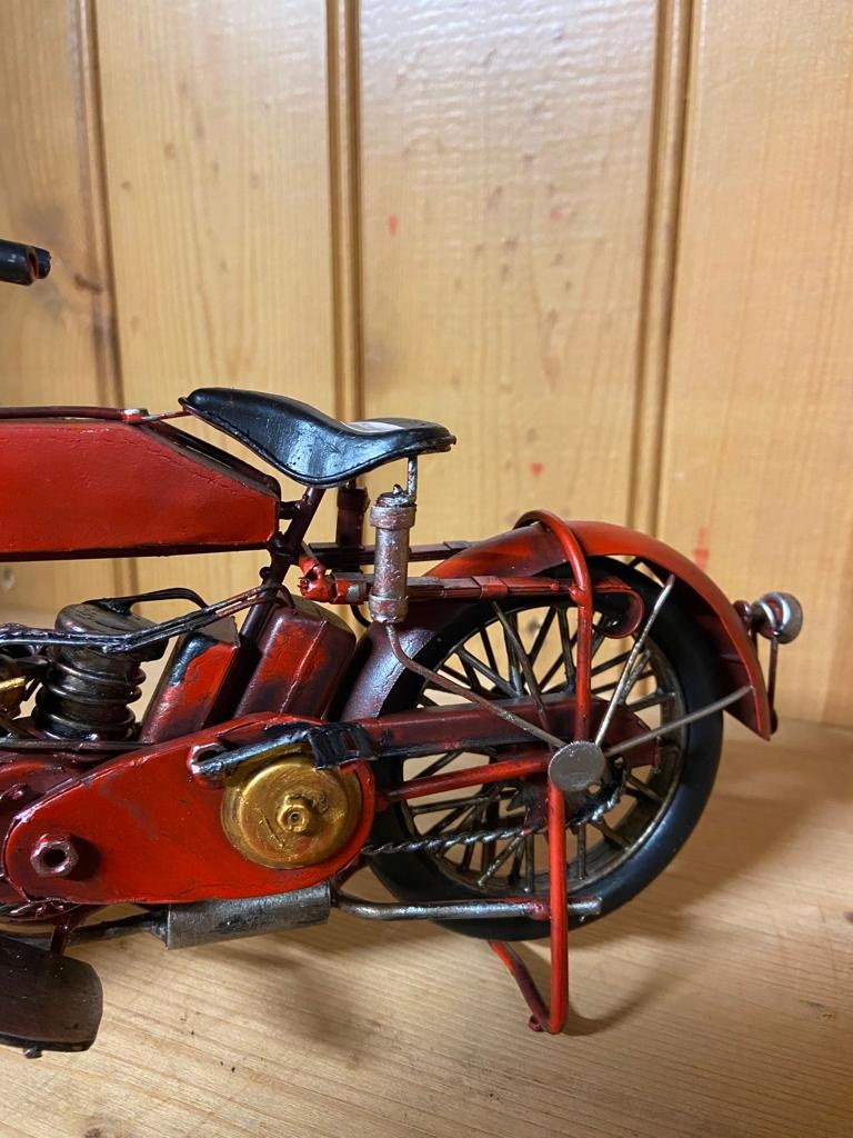 Miniatuur model rode oude motor eliassen.nl 3