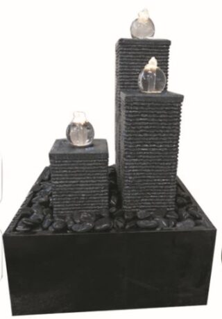 Moderner schwarzer Terrassenbrunnen aus Granit Peter | Eliassen.co.uk