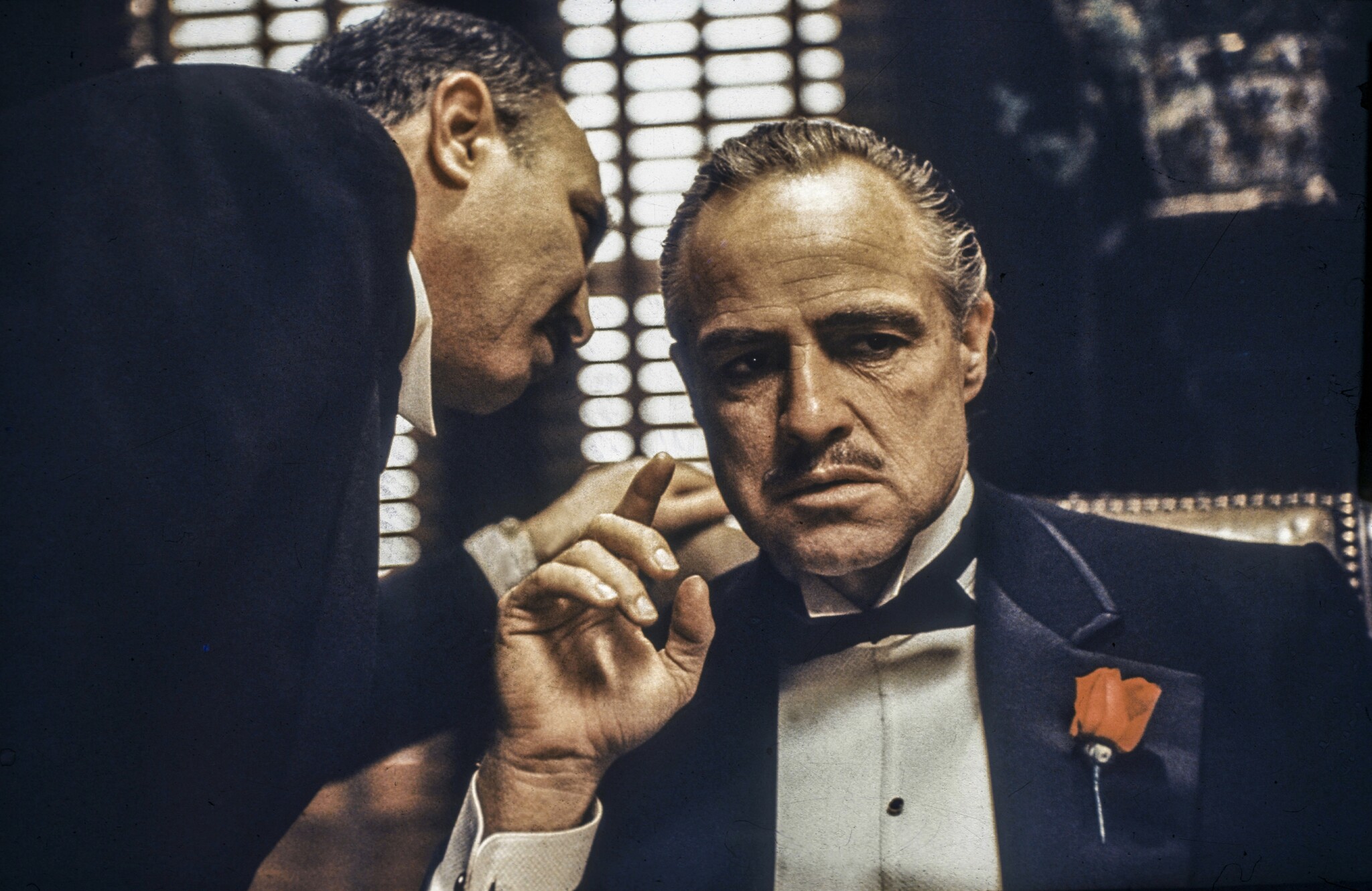 S935 Glasgemälde flüsternde Geschäftsleute 80x120cm eliassen.co.uk