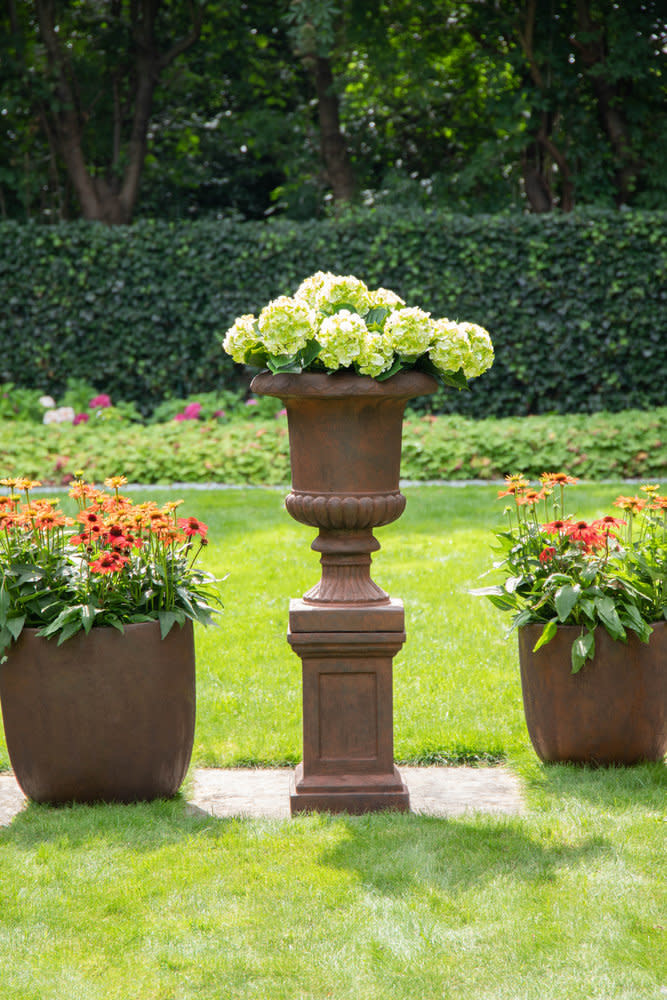 garden-vase-rust-colored-68cm