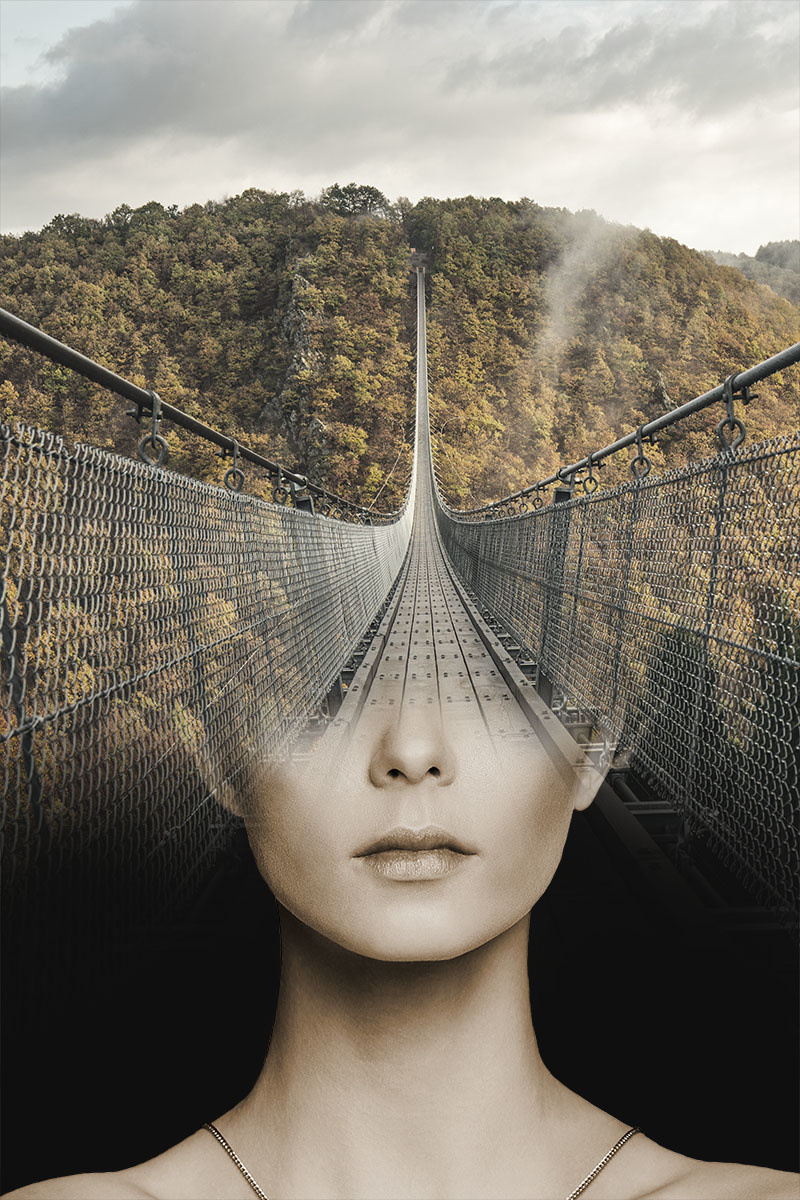 Frau auf Brücke - Eliassen.nl