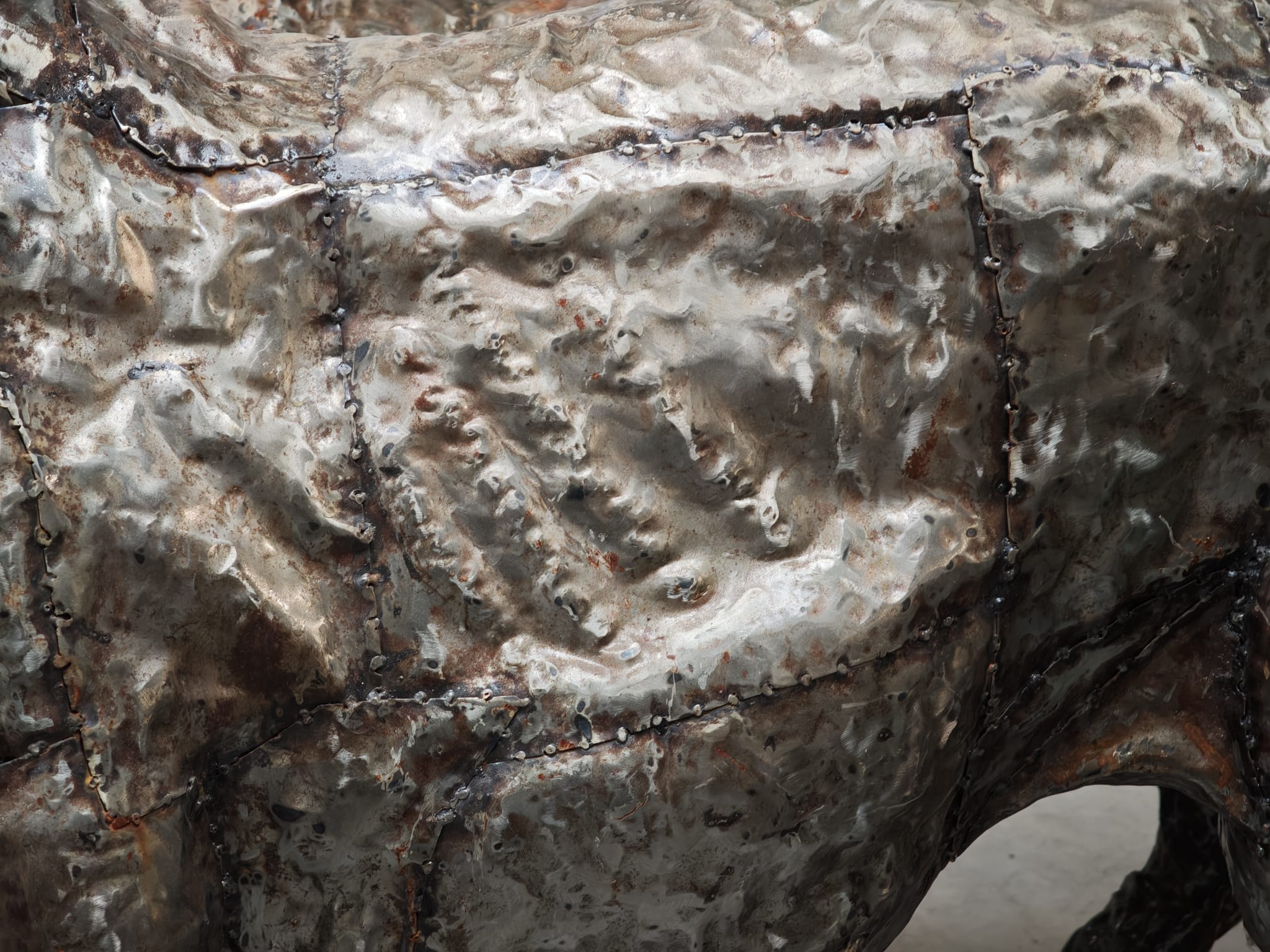 Groot metalen tuinbeeld Leeuw super gedetailleerd 220cm eliassen.nl