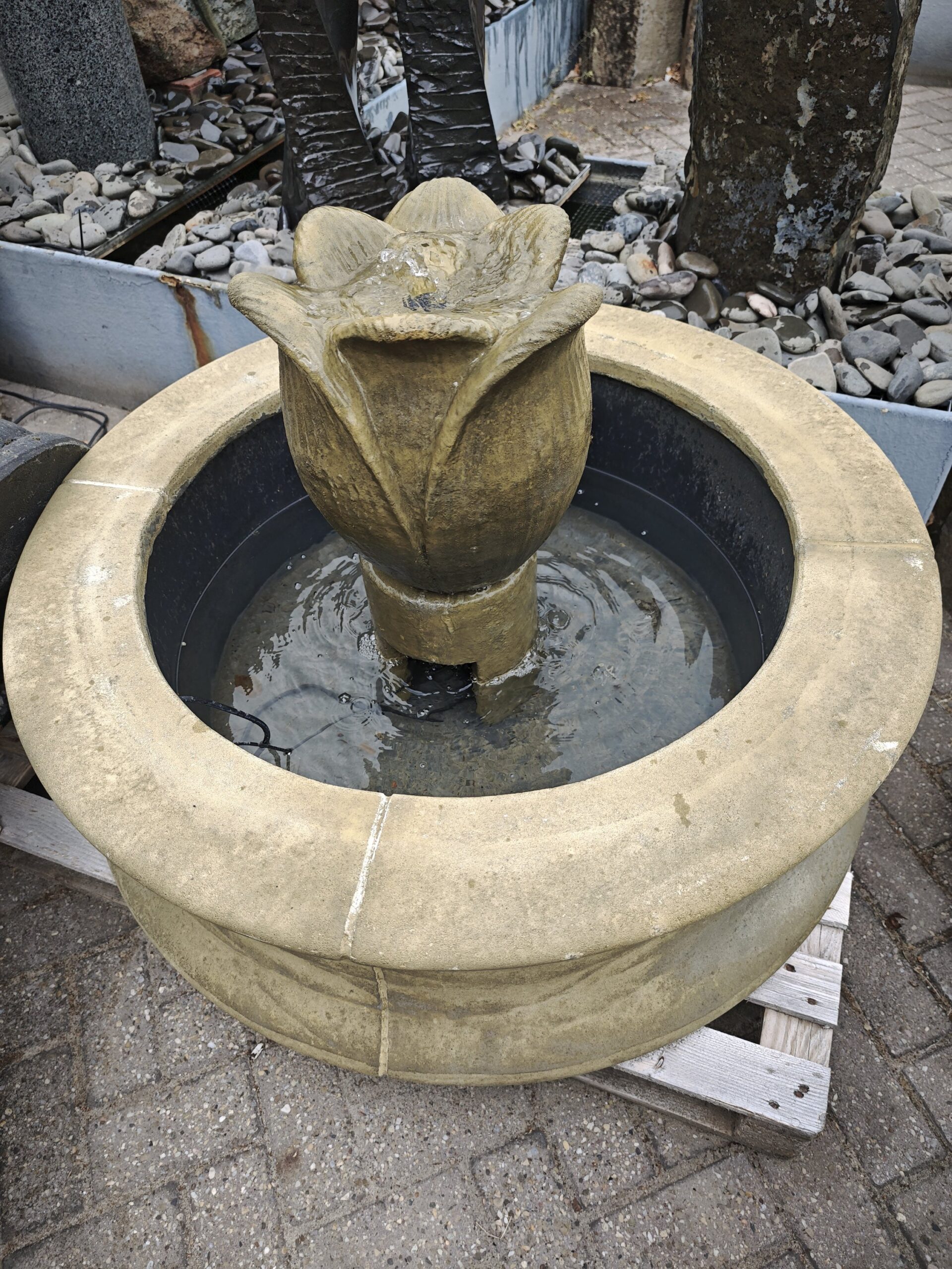 Fontein rond Artisjok olijfkleur 106cm