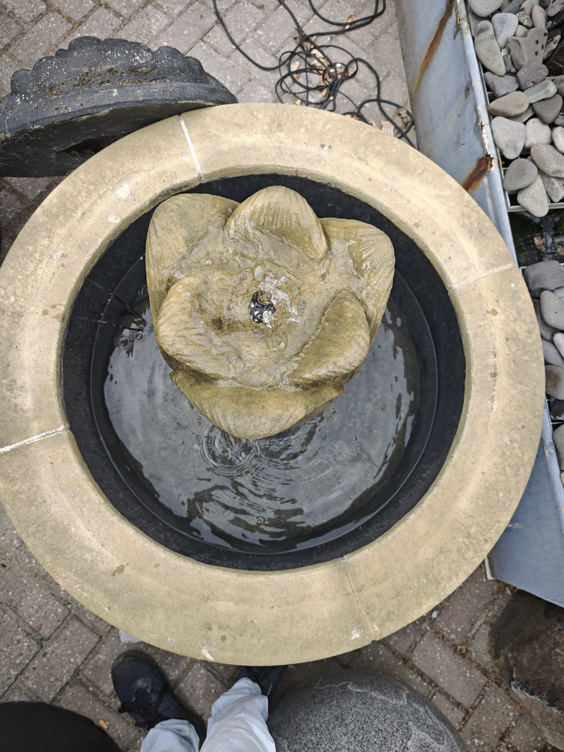 Fontein rond Artisjok olijfkleur 106cm