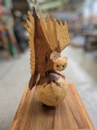 Statue Holz Eule auf Kugel 60cm eliassen.de 2