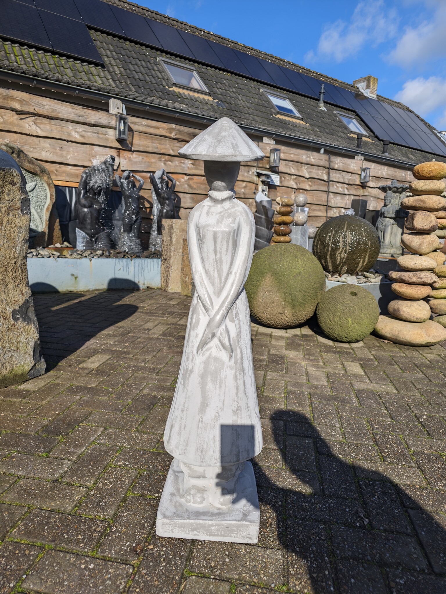 Statue Vietnamese farm worker 97cm eliassen.co.uk 1