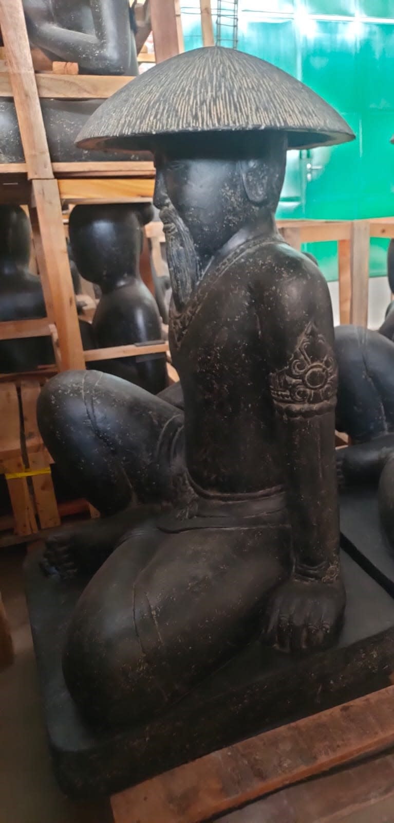 Beeld zittende Boer 100cm brsiom100