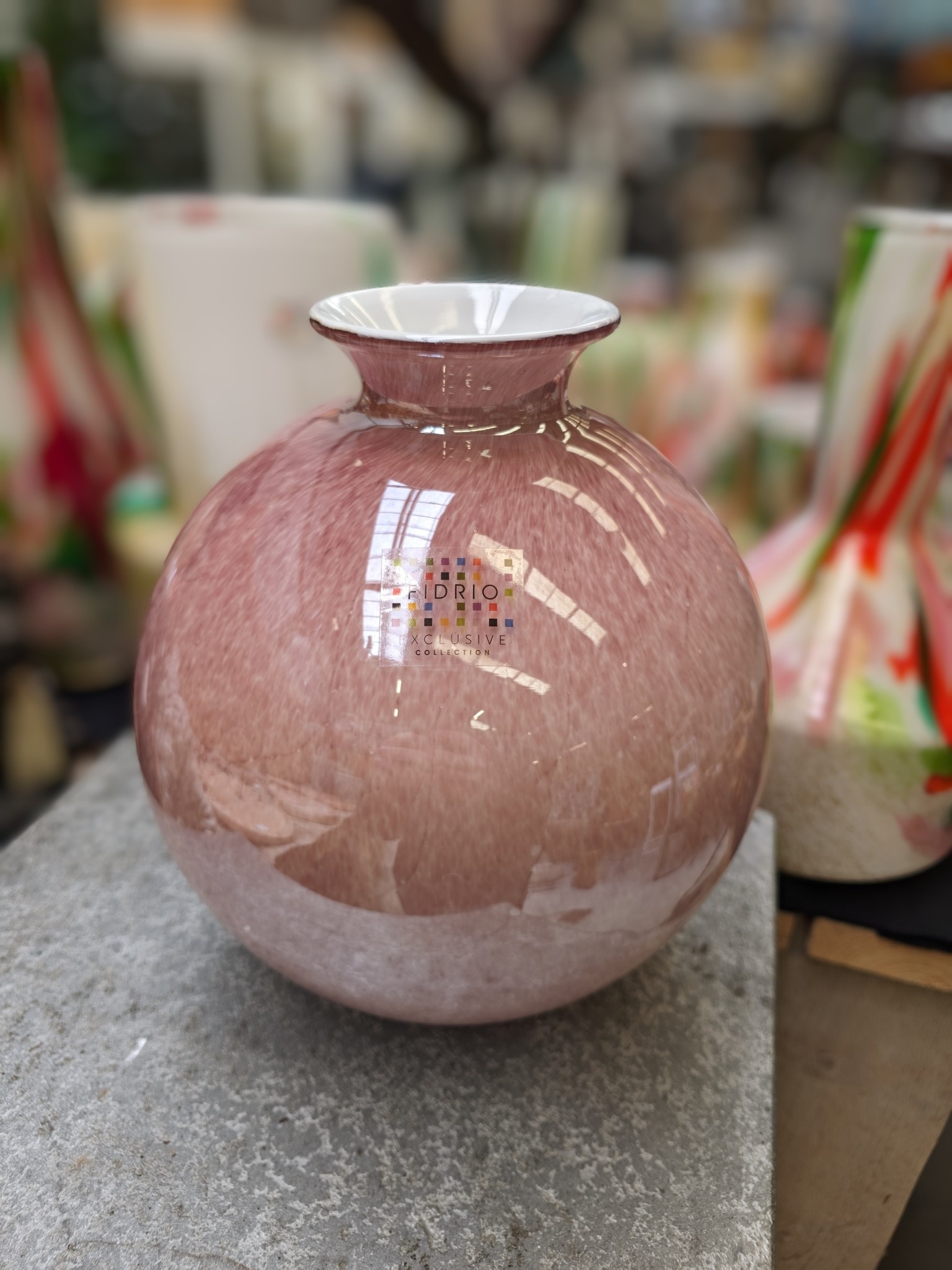 Glasvaas bol roze luster 25cm eliassen.nl 1