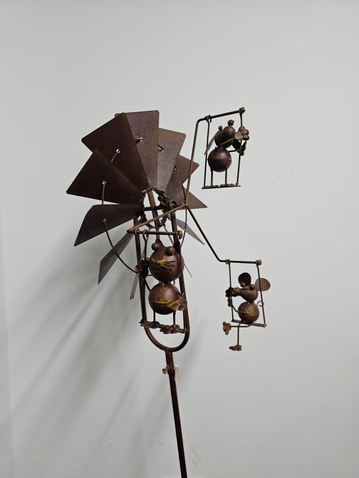 Gartenhocker Mühle mit Maus, Hund und Katze auf Schaukel 37x136cm eliassen.nl 2