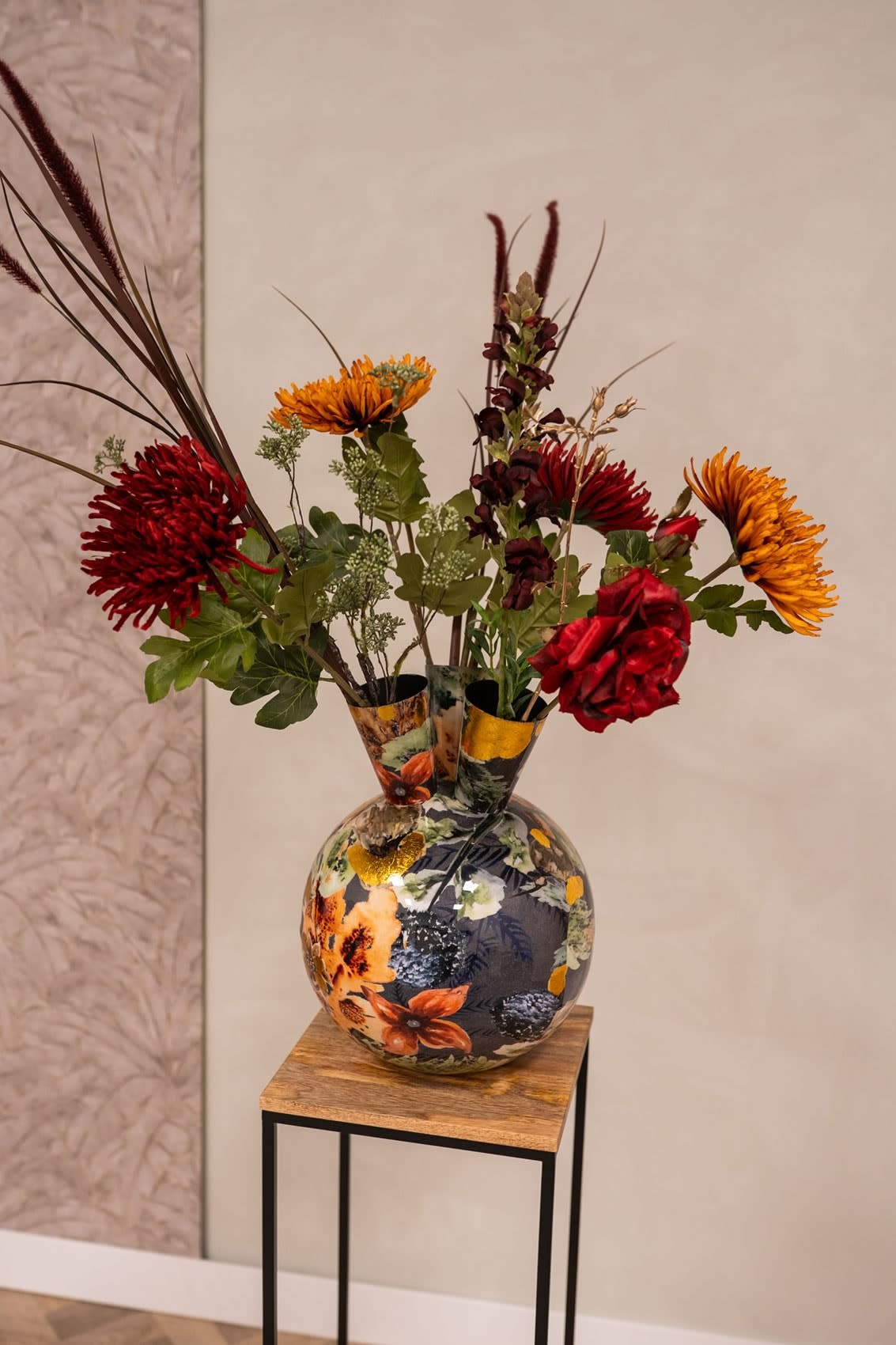 Tulip vase metal Berry Blue high in 2 sizes eliassen.co.uk 3