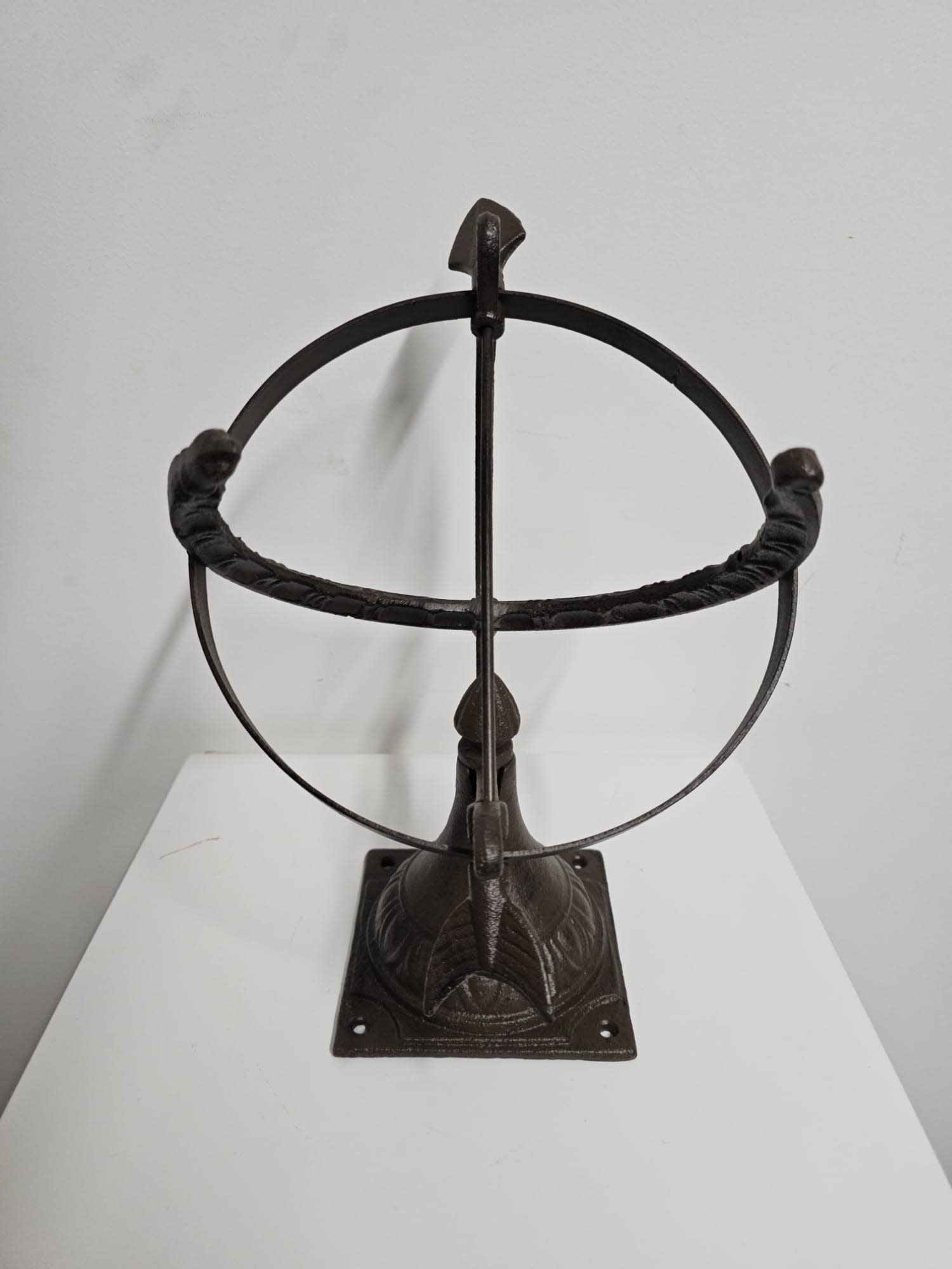 Sundial cast iron 23x31cm eliases 3