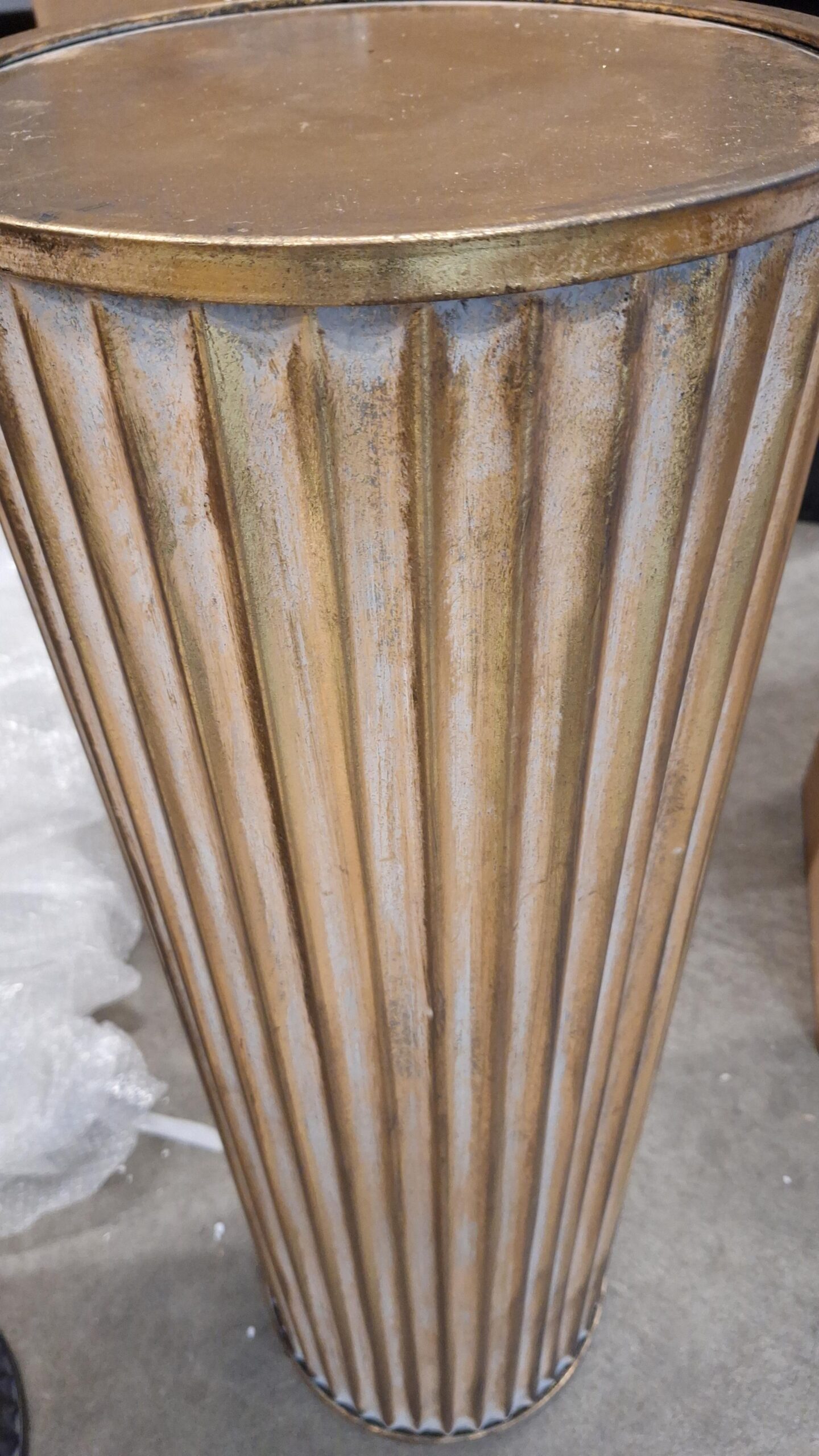 Zuil rond metaal Kreta 109cm goudkleur