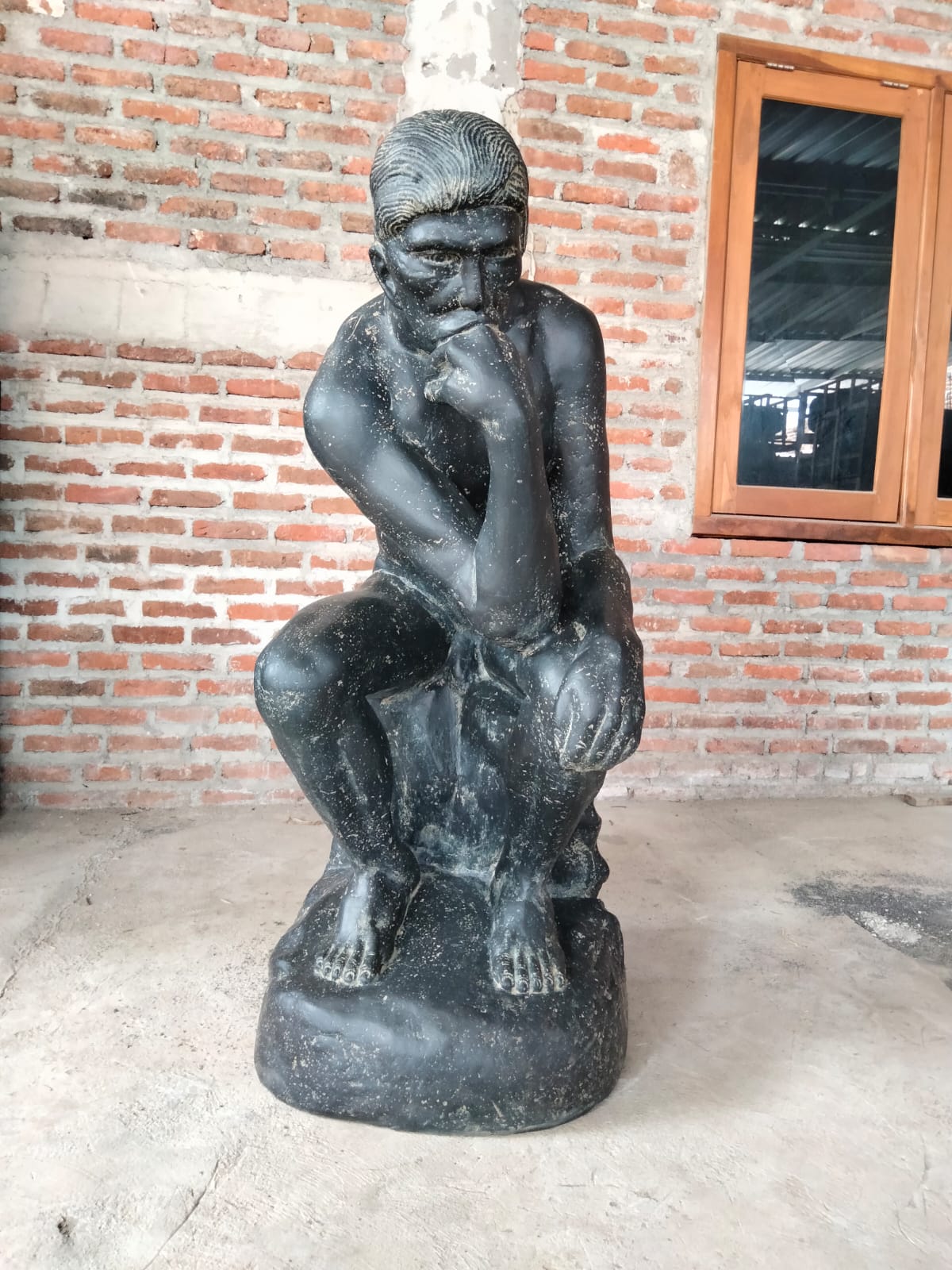 Beeld denker 110cm in 2 kleuren