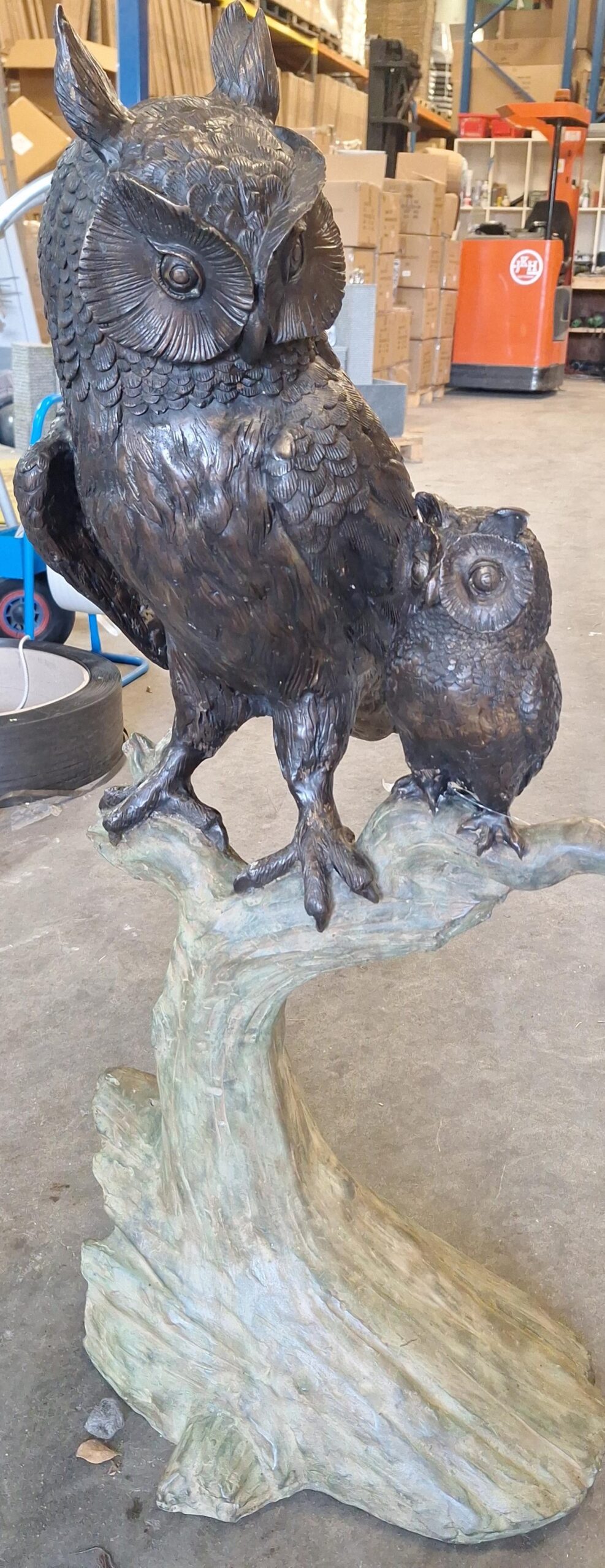 Uil met jong op tak brons 108cm