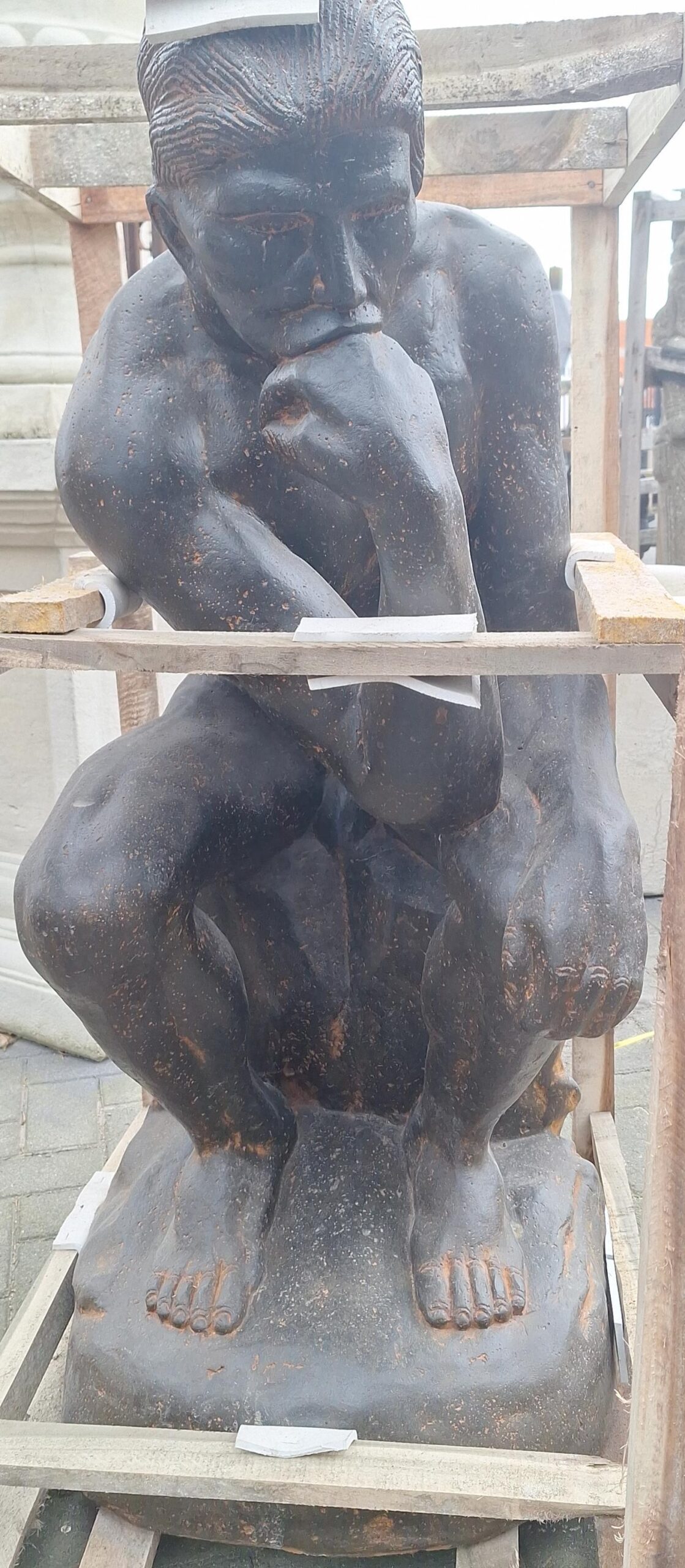 Beeld denker 110cm in 2 kleuren