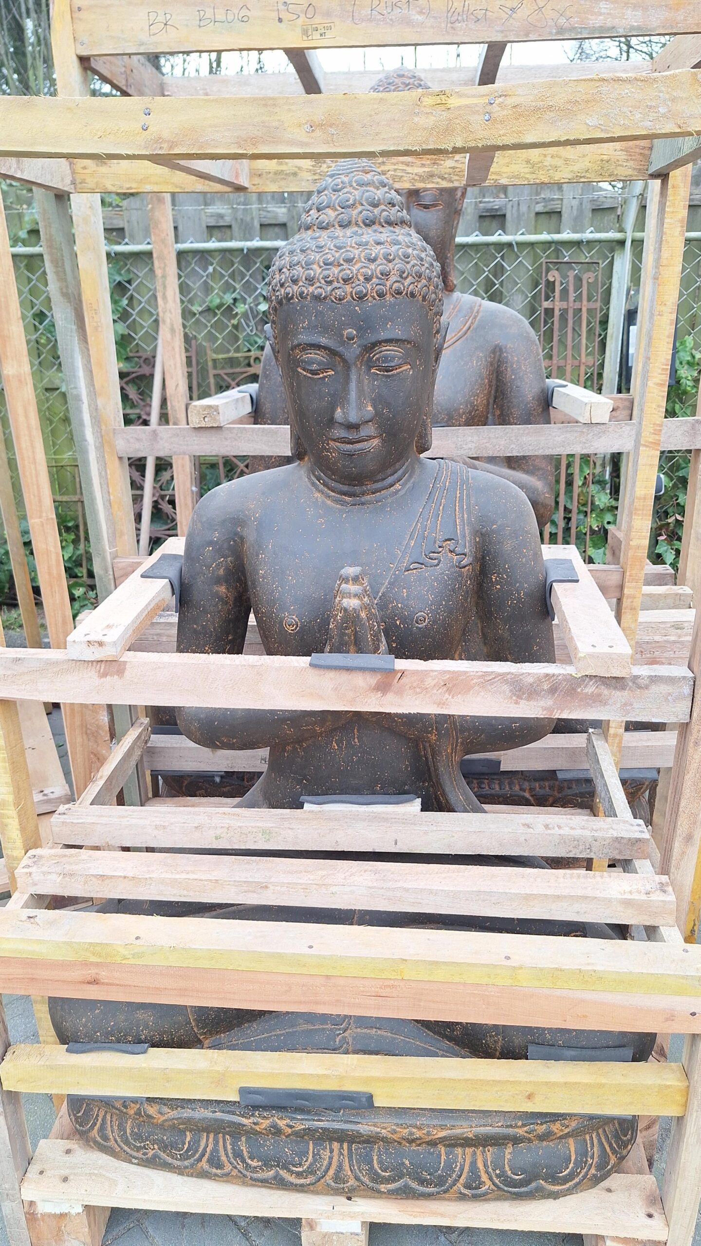 Boeddhabeeld op lotus groetend 125cm