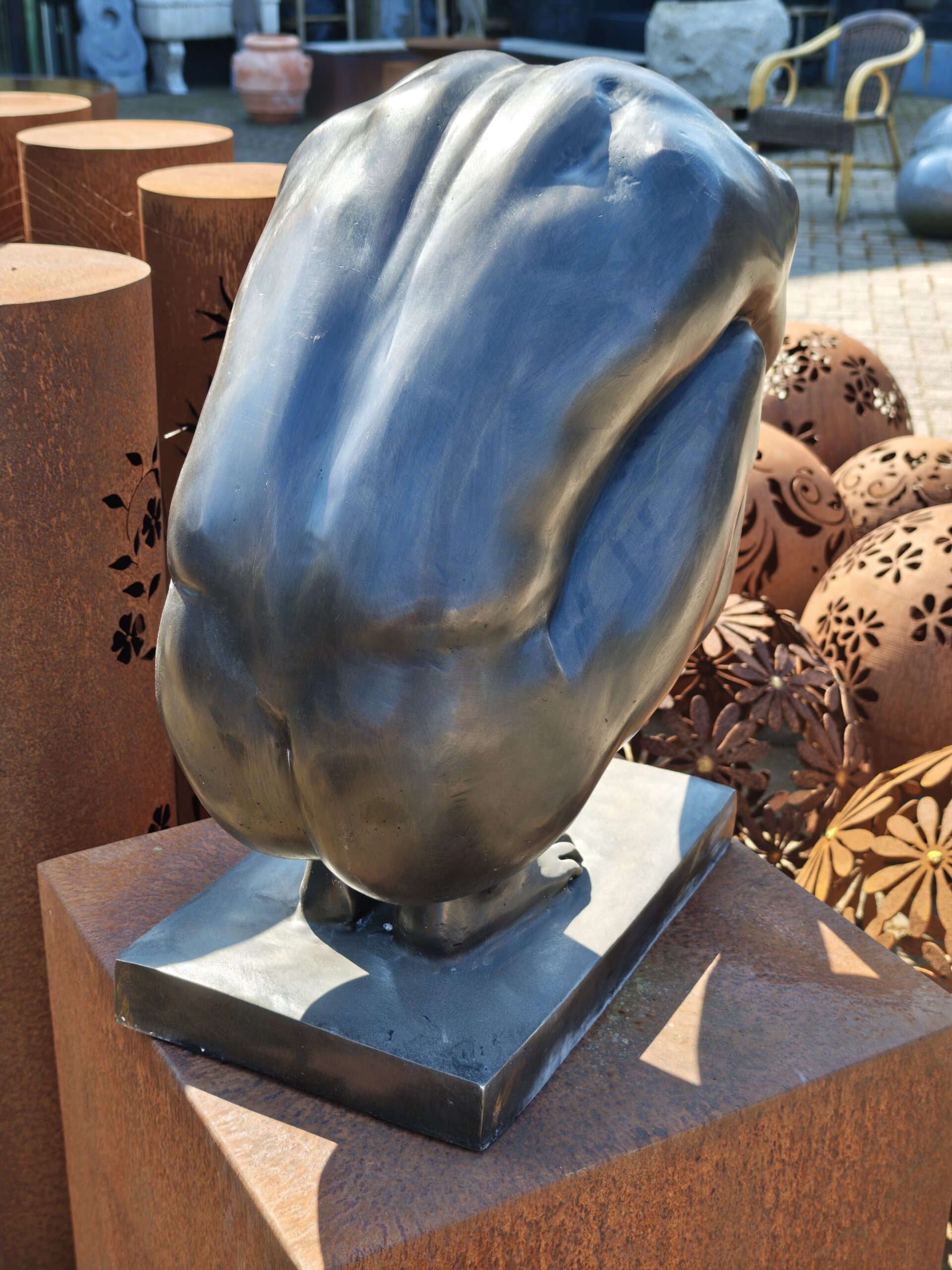 Beeld man voorover gebogen 70cm eliassen.nl 2