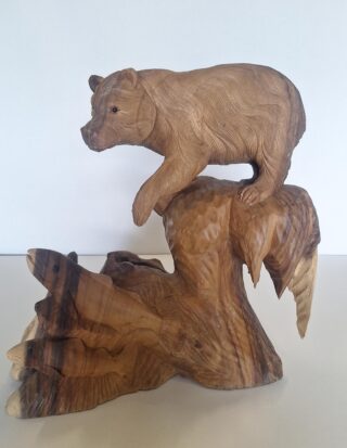 Beeld hout Beer met vissen 50cm