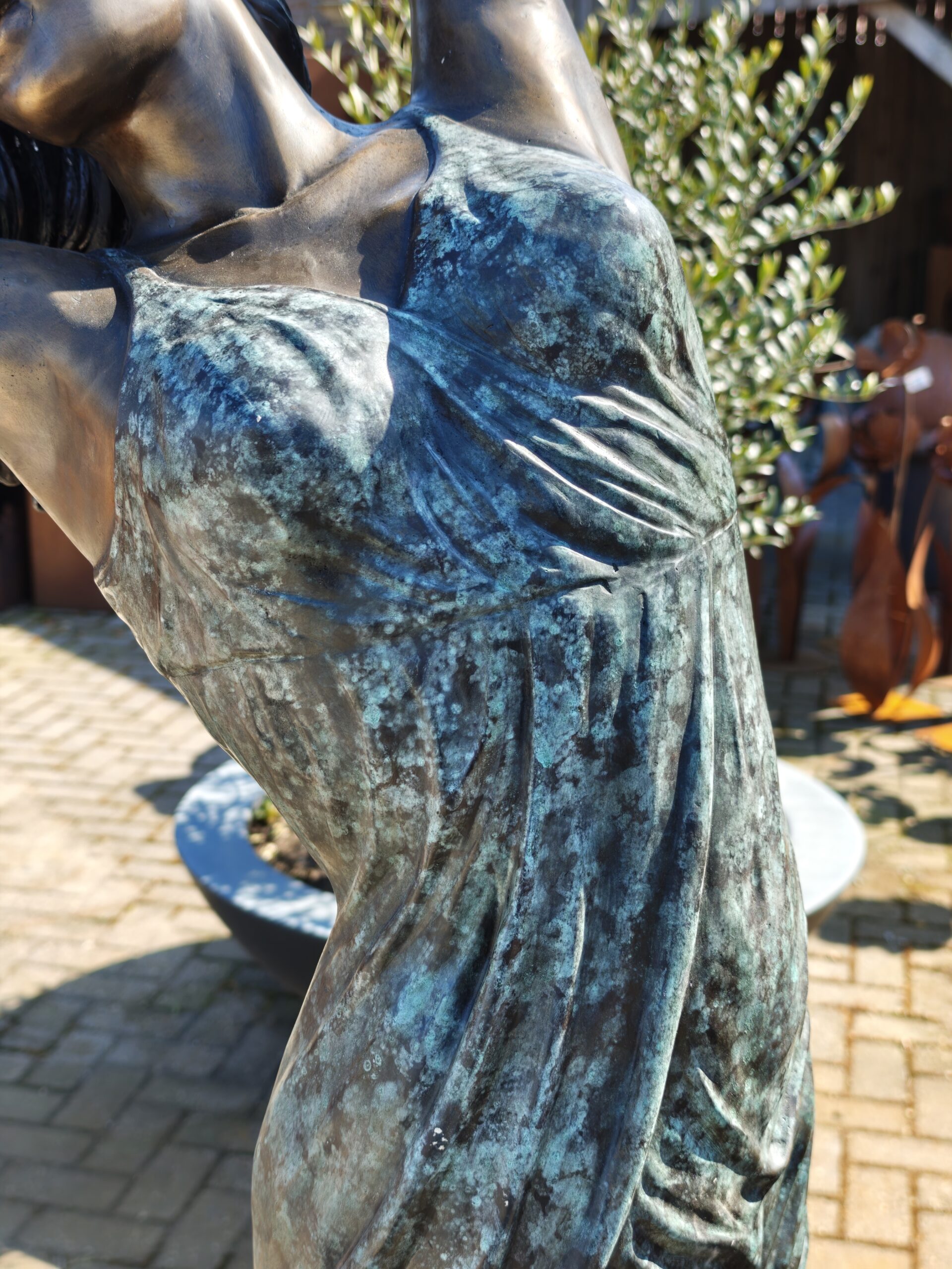Dansende vrouw brons 200cm eliassen.l 5