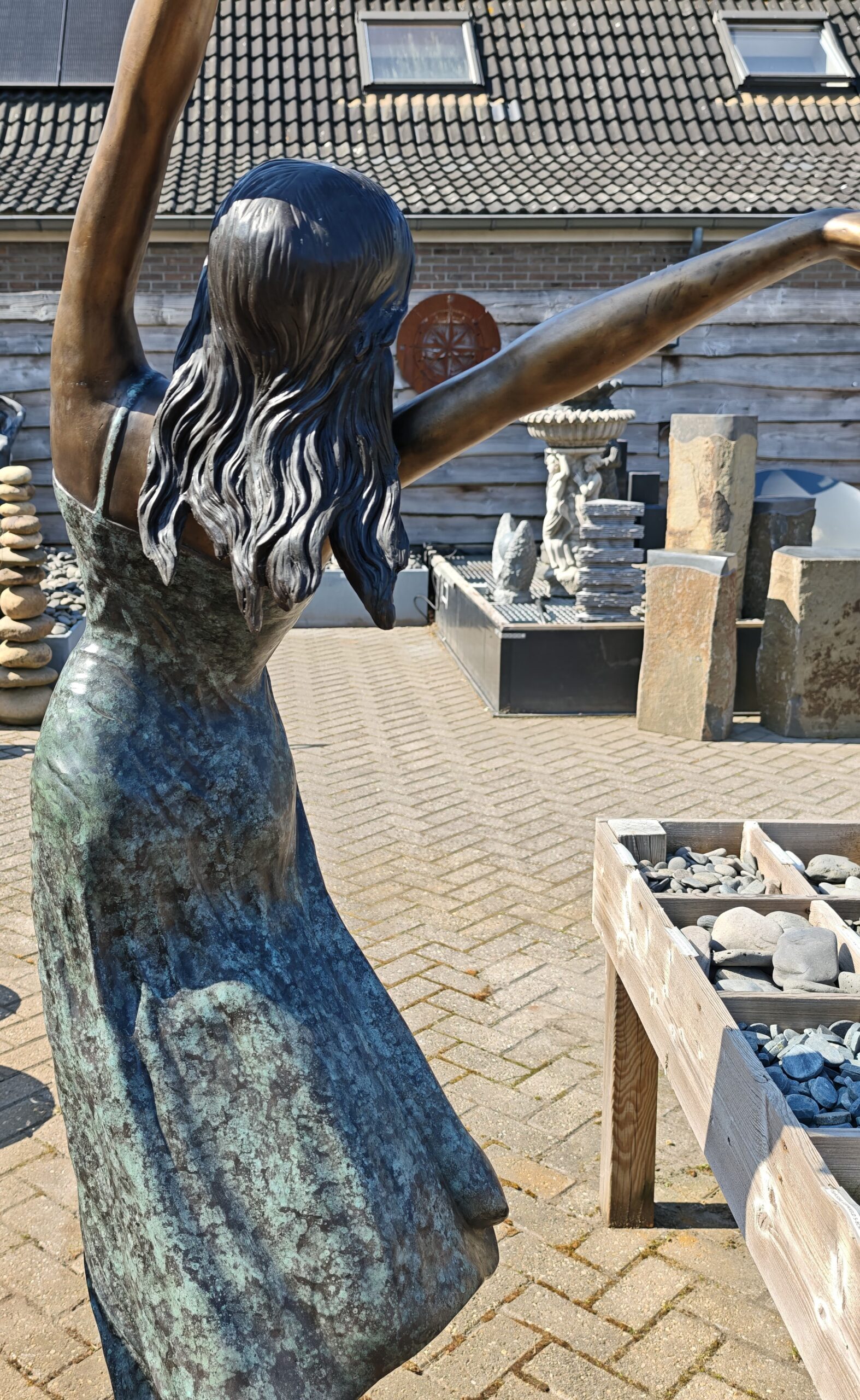 Dansende vrouw brons 200cm eliassen.l 5