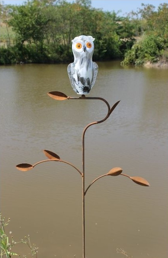Garden stick rust leaf vine with long glass owl 150cm in 3 color variations eliassen.nl
