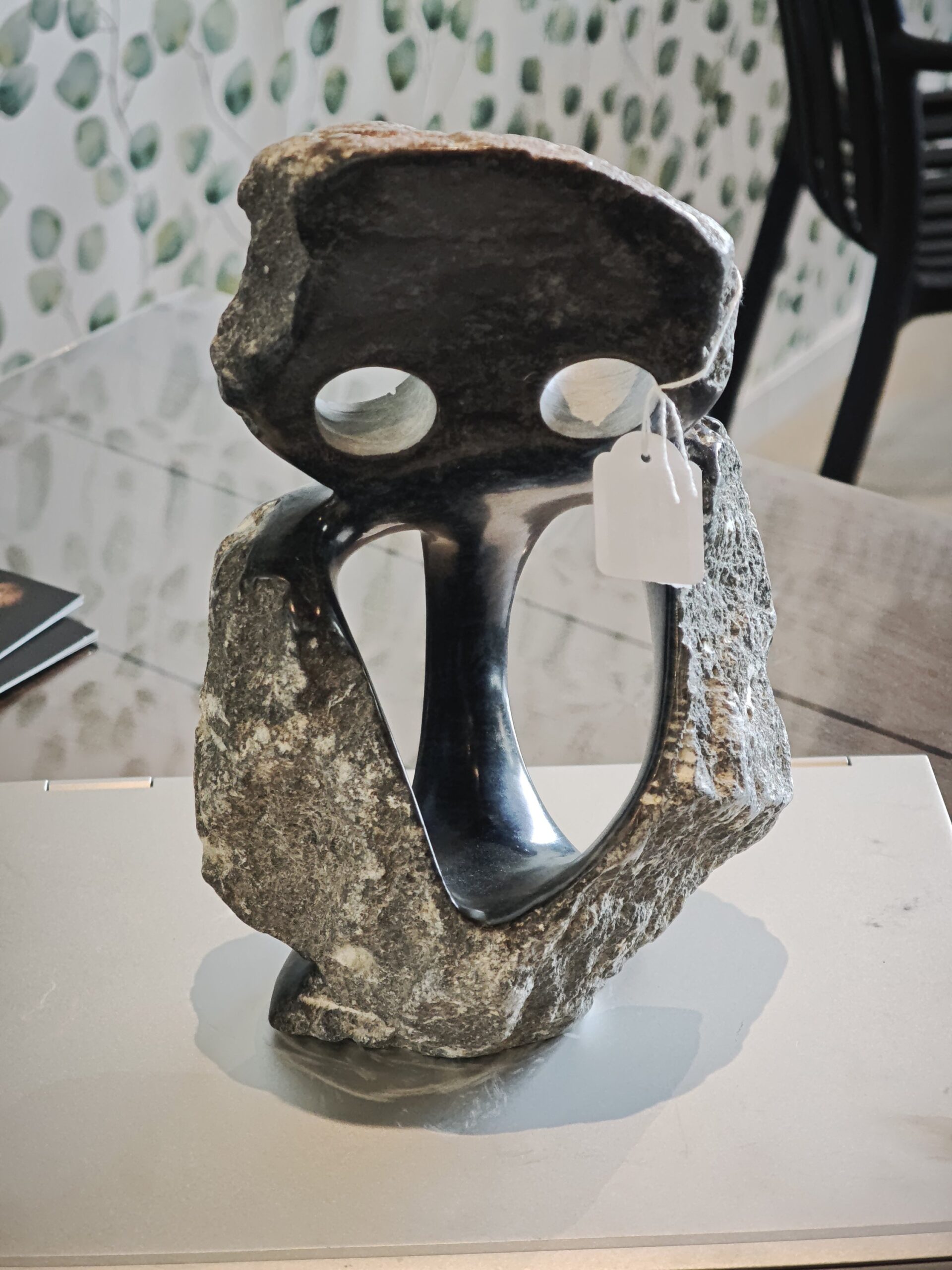 Speksteen beeld abstracte uil open vleugels 27cm